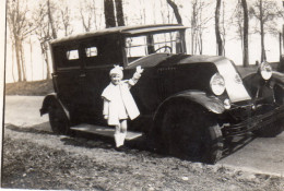 Photographie Vintage Photo Snapshot Automobile Voiture Auto Bébé Mode Car - Cars