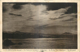 64  BIARRITZ  LA POINTE DE L'ATTALAYE  CONTRE JOUR  LE PIC DES TROIS COURONNES  LE JAÏZQUIBEL - Biarritz