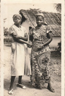 CAMEROUN  Mission Catholique YOKO  Hélène Et Son Amie - Cameroun