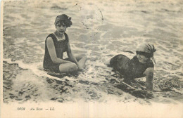 COUPLE DE FEMMES  AU BAIN   FRAU  LADY  - Vrouwen