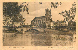 78  MANTES SUR SEINE  LES BORDS DE LA SEINE ET LA CATHEDRALE - Mantes La Jolie