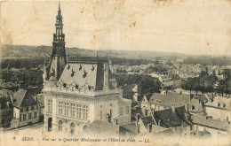 89  SENS  VUE SUR LE QUARTIER MADAGASCAR ET L'HOTEL DE VILLE  LL  CACHET MILITAIRE SENS LYON AU DOS - Sens