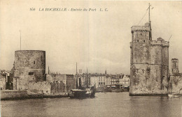 17  LA ROCHELLE   ENTREE DU PORT  L.C. - La Rochelle