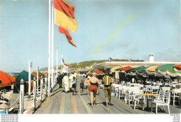 14.  DEAUVILLE . Les Planches Et Le Bar Du Soleil . - Deauville