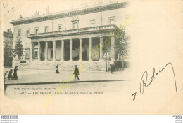 13.  AIX EN PROVENCE . Palais De Justice . Place Du Palais  .  CPA Animée . - Aix En Provence