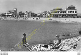 34.  PALAVAS LES FLOTS .  La Plage Et Le Casino . - Palavas Les Flots