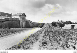 17.  ILE DE RE .  SAINT MARTIN DE RE .  Porte D'entrée Du Bagne . - Ile De Ré