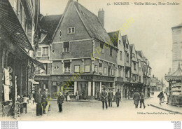 18.  BOURGES .  Vieilles Maisons Place Gordaine . CPA Animée ; - Bourges