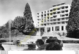 01.  DIVONNE LES BAINS . Le Gran Hôtel Du Golf Dans Le Parc De L'Etablissement . - Divonne Les Bains