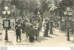 03.  VICHY .  Vue Prise Dans Le Parc .  CPA Animée . - Vichy