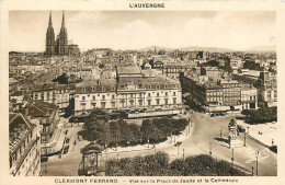 63 - CLERMONT FERRAND - VUE SUR LA PLACE DE JAUDE ET LA CATHEDRALE - Clermont Ferrand