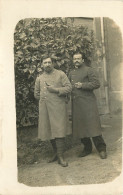  CARTE PHOTO DE DEUX MILITAIRES  - Personnages