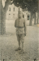 CARTE PHOTO - MILITAIRE - N° 99 SUR LE COL - Uniformi
