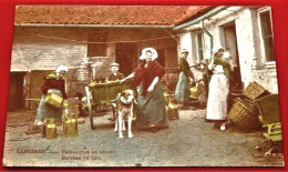 LAITIERES - MELKVROUWEN  - ATTELAGE -  Préparatifs De Départ - Baptème Du Lait  -  1905 - Non Classés