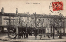 55 , Cpa  VERDUN , Place D'Armes  (15561) - Verdun