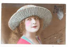 CPA COLORISEE FETES - BONNE FETE -  Belle Femme Au Chapeau - TROY/ TOUL  - - Otros & Sin Clasificación