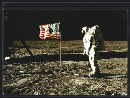 AK Neil Armstrong Und Edwin Aldrin Hissen Die Amerikanische Flagge Auf Dem Mond  - Espace