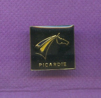 Rare Pins Cheval Picardie Logo Ffe Federation Francaise Equitation T176 - Otros & Sin Clasificación