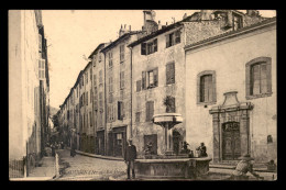 83 - DRAGUIGNAN - LA GRANDE RUE - FONTAINE - Draguignan