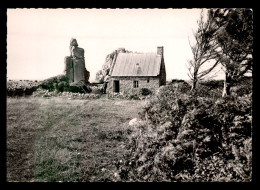 22 - PLOUGRESCANT - MAISON DE PECHEUR ET LE ROCHER DE NAPOLEON - Plougrescant