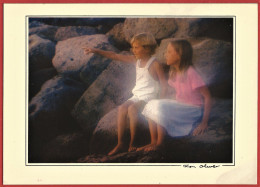 Photo Enfants Assis Sur Les Rochers " Flou Artistique " - Collection Secrets De Ron Oliver - Carte Neuve TBE - Photographs