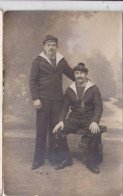 Carte Photo  Marine Militaire National Deux Marins Sous  Marin Et Escorteur Sur Bachis Réf 30622 - War, Military