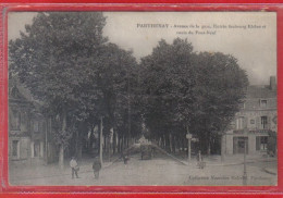 Carte Postale 79. Parthenay  Crédit Lyonnais Avenue De La Gare Garage Automobile Faubourg Kléber  Très Beau Plan - Parthenay