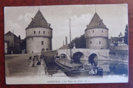 Cpa - Courtrai : Les Tours Du Broel - Péniche - Kortrijk