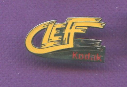 Rare Pins Photo Kodak Egf Demons Et Merveilles T202 - Photography