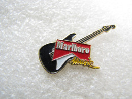 PIN'S    MARLBORO  MUSIC   GUITARE  Doré - Música