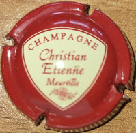 Capsule Champagne Christian ETIENNE Série Blason, Tranche Striée, Bordeaux & Crème Nr 02 - Other & Unclassified