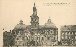 59 - Saint Amand Les Eaux - L'Hotel De Ville - Ancien Prieuré Des Moines Bénédictins En 1632 - Animée - CPA - Voir Scans - Saint Amand Les Eaux