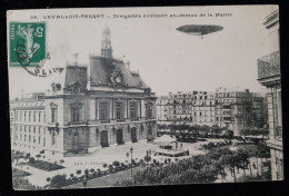 92 - LEVALLOIS PERRET - Dirigeable Evoluant Au Dessus De La Mairie - Levallois Perret