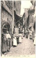 CPA Carte Postale France Le Mont Saint Michel  La Rue Animée  VM81074 - Le Mont Saint Michel