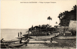 PC NEW CALEDONIA, VILLAGE ET PIROGUES CANAQUES, Vintage Postcard (b53519) - Nouvelle-Calédonie