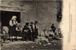 PC MACEDONIA MONASTIR BITOLA POPE AND HIS FAMILY (a57361) - Macédoine Du Nord