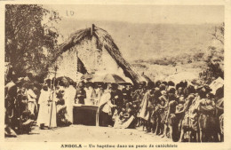 PC ANGOLA AFRICA UN BAPTEME DANS UN POSTE DE CATECHISTE, Vintage Pc. (b54370) - Angola