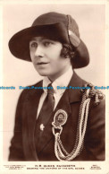R126465 H. M. Queen Elizabeth Wearing The Uniform Of Tge Girl Guides. Beagles. R - World