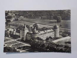 VALENCAY    La Façade D'Entrée Avec Son Donjon Et L'Aile Orientale Du Chateau Vues D'Avion - Sonstige & Ohne Zuordnung