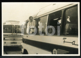 1960s REAL AMATEUR FOTO PHOTO AÇORES AZORES PORTUGAL CEDROS AUTOCARRO AUTO BUS AT523 - Lugares