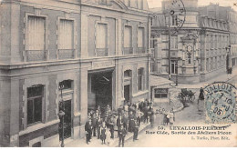 LEVALLOIS PERRET - Rue Gide - Sortie Des Ateliers Picon - état - Levallois Perret