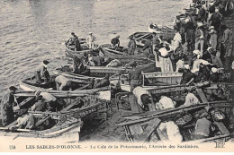 LES SABLES D'OLONNE - La Cale De La Poissonnerie - L'Arrivée Des Sardiniers - Très Bon état - Sables D'Olonne