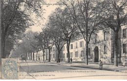 LA ROCHE SUR YON - La Gendarmerie Et Le Boulevard De L'Ouest - Très Bon état - La Roche Sur Yon