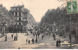 AVIGNON - La Place De L'Hôtel De Ville Et La Rue De La République - Très Bon état - Avignon