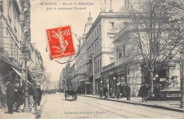 AVIGNON - Rue De La République Près Le Monument Pamard - Très Bon état - Avignon