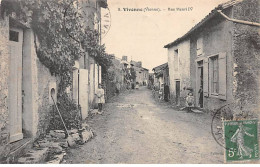 VIVONNE - Rue Henri IV - Très Bon état - Vivonne