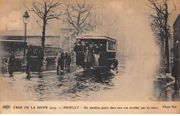 NEUILLY - Crue De La Seine 1924 - Un Autobus Passe Dans Une Rue Envahie Par Les Eaux - Très Bon état - Neuilly Sur Seine