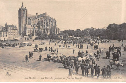 LE MANS - La Place Des Jacobins Un Jour De Marché - Très Bon état - Le Mans