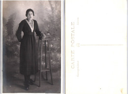 Carte Photo - Jeune Femme Posant - Fotos