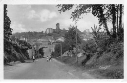 CHALUS - Haut Château Et Tour Du Fort - Très Bon état - Chalus